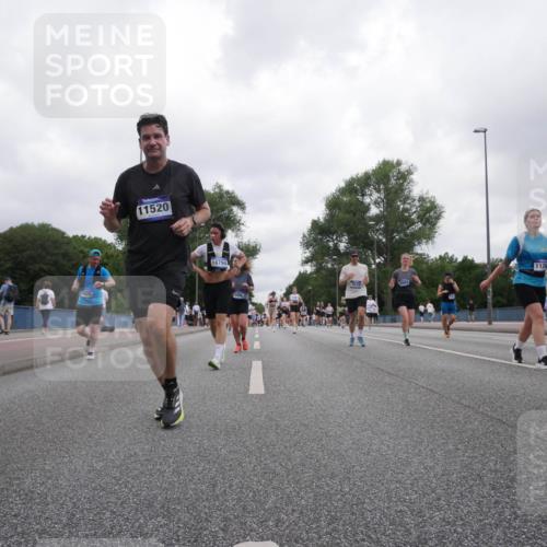 29.06.2025 - hella hamburg halbmarathon Luisa Fischer http://msf.ph/oto/8497427 29.06.2025 10:56:38 Kennedybrücke 5428, 11520, 16794, 1126, 7039, 2291, 6041, 6044, 7039, 7890, 8414, 10490 meine-sportfotos.de