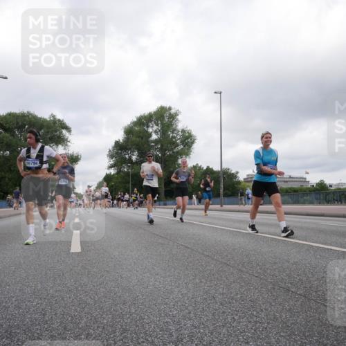 29.06.2025 - hella hamburg halbmarathon Luisa Fischer http://msf.ph/oto/8497434 29.06.2025 10:56:38 Kennedybrücke 16794, 7039, 5083, 10490, 4961, 2291, 6041, 6044, 7039, 7890, 8414, 10490 meine-sportfotos.de