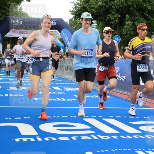 29.06.2025 - hella hamburg halbmarathon Strokosch-Dieckow http://msf.ph/oto/8497463 29.06.2025 10:54:29 Ziel 1442, 2474, 3426, 3794, 4635, 4868, 5259, 6511, 7129, 8772, 8798, 9012, 10040, 10368, 10376, 11009, 11797, 11799, 12321, 12362, 12607, 15146, 16327, 19067 meine-sportfotos.de