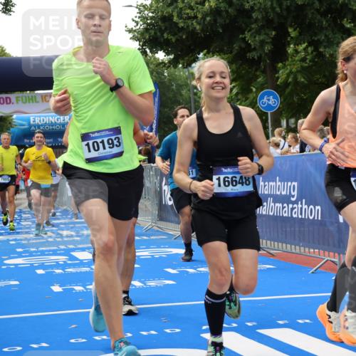 29.06.2025 - hella hamburg halbmarathon Strokosch-Dieckow http://msf.ph/oto/8497480 29.06.2025 10:44:10 Ziel 1391, 1413, 1415, 2816, 3021, 4999, 5231, 5275, 5884, 7005, 8722, 9444, 9633, 10193, 10930, 12159, 13123, 14686, 14687, 15225, 15280, 16301, 16316, 16506, 16648, 16697, 16893, 17748, 17977, 18004, 18691 meine-sportfotos.de