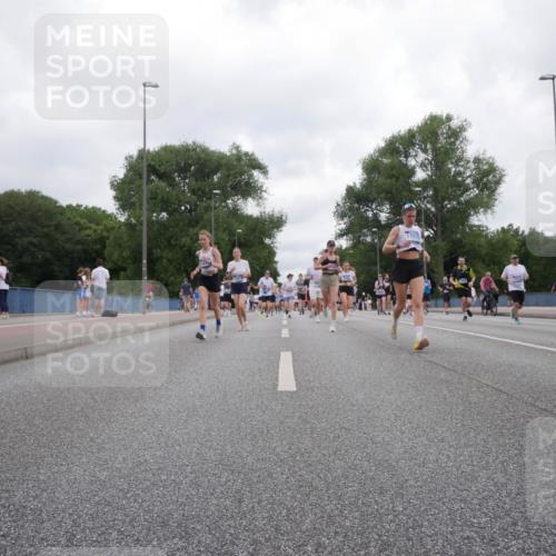 29.06.2025 - hella hamburg halbmarathon Luisa Fischer http://msf.ph/oto/8497489 29.06.2025 10:56:42 Kennedybrücke 1757, 1753, 2291, 6041, 6044, 7890, 8414, 8515, 9545 meine-sportfotos.de