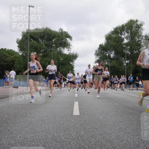 29.06.2025 - hella hamburg halbmarathon Luisa Fischer http://msf.ph/oto/8497501 29.06.2025 10:56:43 Kennedybrücke 12219, 14419, 17012, 1348, 8414, 17577, 1753, 2291, 6041, 6044, 7611, 7890, 8414, 8515, 9103, 9545 meine-sportfotos.de