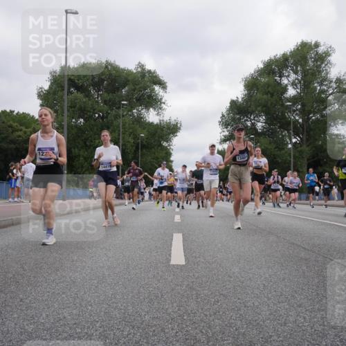 29.06.2025 - hella hamburg halbmarathon Luisa Fischer http://msf.ph/oto/8497510 29.06.2025 10:56:43 Kennedybrücke 122, 14419, 6041, 17012, 1348, 1753, 2291, 6041, 6044, 7611, 7890, 8414, 8515, 9103, 9545 meine-sportfotos.de
