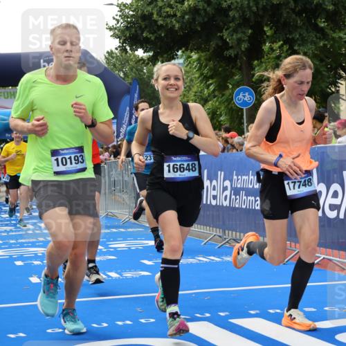 29.06.2025 - hella hamburg halbmarathon Strokosch-Dieckow http://msf.ph/oto/8497540 29.06.2025 10:44:10 Ziel 1391, 1413, 1415, 2816, 3021, 4999, 5231, 5275, 5884, 7005, 8722, 9444, 9633, 10193, 10930, 12159, 13123, 14686, 14687, 15225, 15280, 16301, 16316, 16506, 16648, 16697, 16893, 17748, 17977, 18004, 18691 meine-sportfotos.de