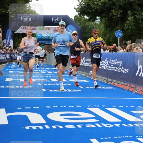 29.06.2025 - hella hamburg halbmarathon Strokosch-Dieckow http://msf.ph/oto/8497585 29.06.2025 10:54:28 Ziel 1442, 2474, 3426, 3794, 4635, 4868, 5259, 6511, 6512, 7129, 8772, 8798, 10040, 10368, 10376, 11009, 11797, 11799, 12321, 12362, 12607, 15146, 16327, 19067 meine-sportfotos.de