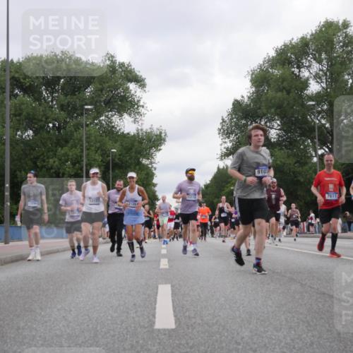 29.06.2025 - hella hamburg halbmarathon Luisa Fischer http://msf.ph/oto/8497604 29.06.2025 10:56:51 Kennedybrücke 17236, 13917, 15118, 12127, 42128, 9103, 7611, 5562, 1753, 3226, 4591, 5562, 6913, 7611, 8212, 8515, 8906, 9103, 9545, 9685 meine-sportfotos.de