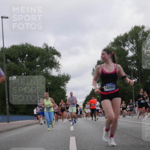 29.06.2025 - hella hamburg halbmarathon Luisa Fischer http://msf.ph/oto/8497654 29.06.2025 10:56:55 Kennedybrücke 39, 18083, 2528, 3226, 4591, 5562, 6913, 7068, 7611, 7876, 8212, 8906, 9103, 9545, 9685, 10175 meine-sportfotos.de