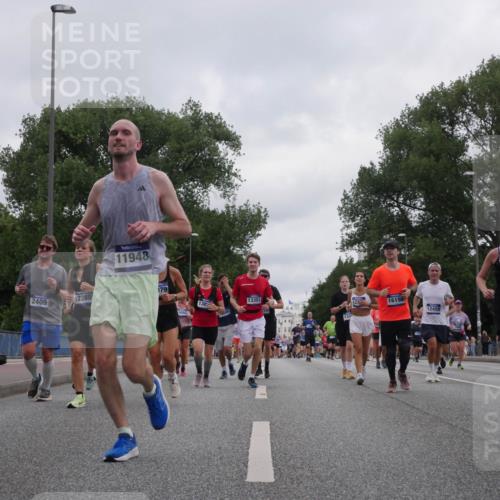 29.06.2025 - hella hamburg halbmarathon Luisa Fischer http://msf.ph/oto/8497693 29.06.2025 10:56:59 Kennedybrücke 2409, 12280, 11948, 179, 130, 13351, 130, 1225, 16156, 4591, 12459, 14922, 1900, 2528, 2701, 3226, 4591, 6913, 7068, 7876, 8906, 10175 meine-sportfotos.de