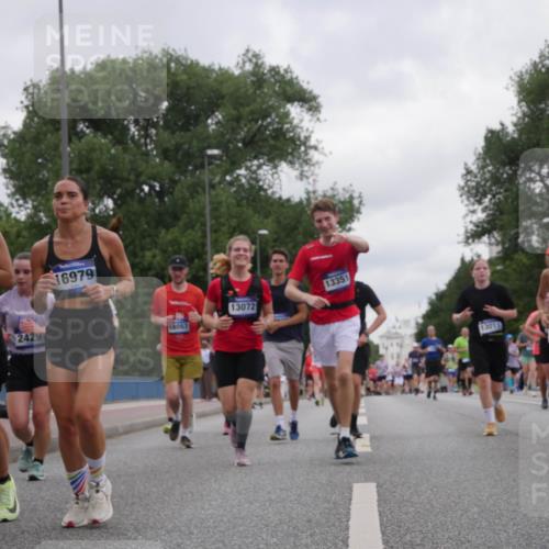 29.06.2025 - hella hamburg halbmarathon Luisa Fischer http://msf.ph/oto/8497711 29.06.2025 10:57:00 Kennedybrücke 24, 12280, 2429, 16979, 8057, 13072, 13351, 13011, 16156, 1900, 2528, 2701, 3226, 4591, 5857, 7068, 7876, 8906, 10175 meine-sportfotos.de