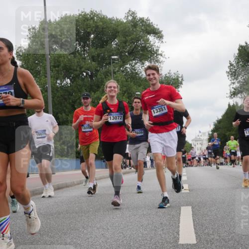 29.06.2025 - hella hamburg halbmarathon Luisa Fischer http://msf.ph/oto/8497717 29.06.2025 10:57:01 Kennedybrücke 16930, 18079, 18057, 13072, 9609, 13351, 13011, 10175, 1900, 2528, 2701, 3226, 4591, 5857, 7068, 7876, 8906, 10175 meine-sportfotos.de