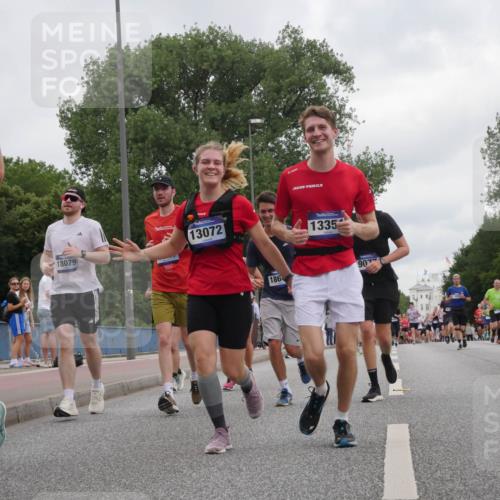 29.06.2025 - hella hamburg halbmarathon Luisa Fischer http://msf.ph/oto/8497719 29.06.2025 10:57:01 Kennedybrücke 18079, 13072, 1335, 186, 907, 1301, 1900, 2528, 2701, 3226, 4591, 5857, 7068, 7876, 8906, 10175 meine-sportfotos.de