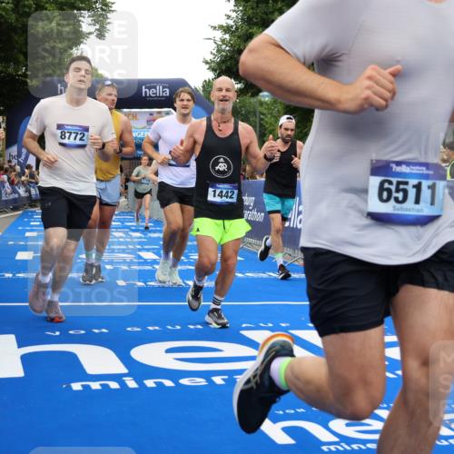 29.06.2025 - hella hamburg halbmarathon Strokosch-Dieckow http://msf.ph/oto/8497720 29.06.2025 10:54:23 Ziel 1267, 1442, 3426, 3794, 4635, 4868, 6511, 6512, 7129, 8223, 8772, 11009, 11430, 11797, 11799, 12321, 12362, 13289, 13803, 15146, 15946, 16327, 16574, 16750, 16879, 17087, 17698, 18268, 19067 meine-sportfotos.de