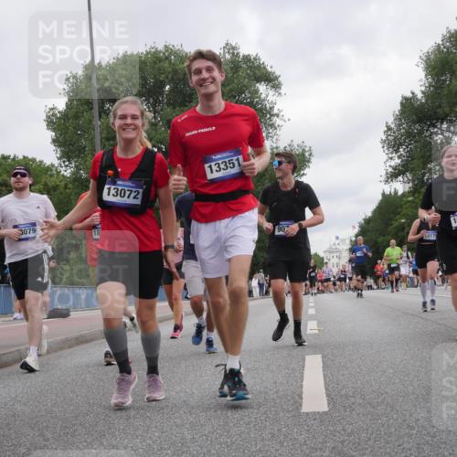 29.06.2025 - hella hamburg halbmarathon Luisa Fischer http://msf.ph/oto/8497728 29.06.2025 10:57:01 Kennedybrücke 3079, 18, 13072, 13351, 907, 0175, 1900, 2528, 2701, 3226, 4591, 5857, 7068, 7876, 8906, 10175 meine-sportfotos.de