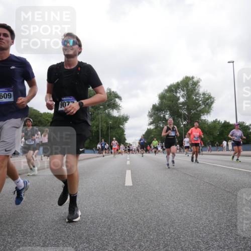29.06.2025 - hella hamburg halbmarathon Luisa Fischer http://msf.ph/oto/8497752 29.06.2025 10:57:04 Kennedybrücke 18609, 9077, 7681, 10175, 2701, 1789, 1900, 1984, 2146, 2528, 2701, 3226, 4591, 4626, 5857, 6273, 7068, 7876, 10175 meine-sportfotos.de