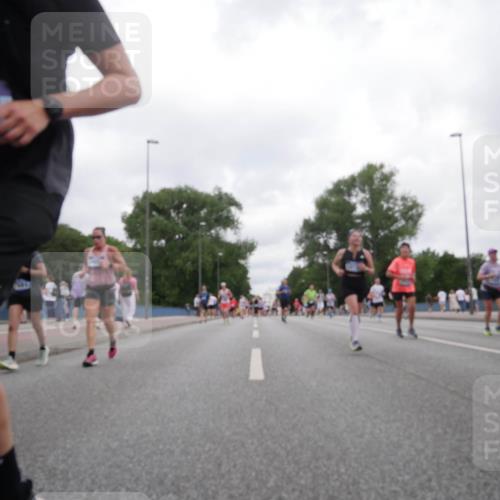29.06.2025 - hella hamburg halbmarathon Luisa Fischer http://msf.ph/oto/8497755 29.06.2025 10:57:04 Kennedybrücke 073, 1789, 1900, 1984, 2146, 2528, 2701, 3226, 4591, 4626, 5857, 6273, 7068, 7876, 10175 meine-sportfotos.de