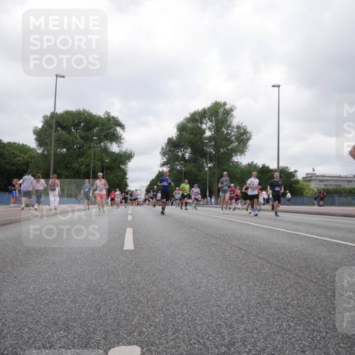 29.06.2025 - hella hamburg halbmarathon Luisa Fischer http://msf.ph/oto/8497764 29.06.2025 10:57:06 Kennedybrücke 2701, 1789, 1900, 1984, 2146, 2528, 2701, 4626, 5817, 5857, 6273, 7068, 7876, 9531, 10175 meine-sportfotos.de