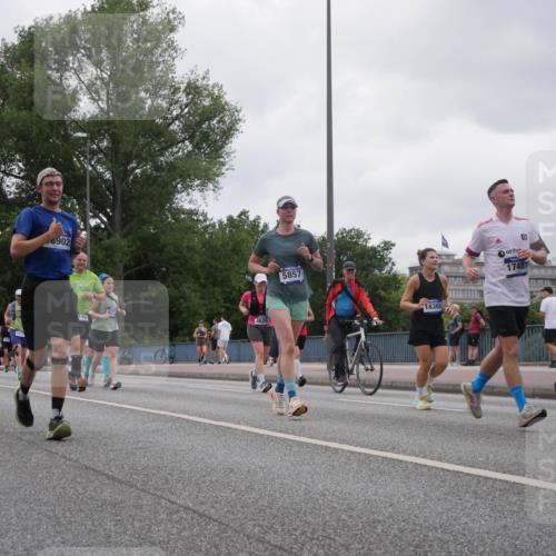 29.06.2025 - hella hamburg halbmarathon Luisa Fischer http://msf.ph/oto/8497781 29.06.2025 10:57:08 Kennedybrücke 8902, 18, 9531, 1461, 4626, 5857, 18365, 17487, 1762, 1789, 1900, 1984, 2146, 2528, 2701, 4626, 5817, 5857, 6273, 8189, 9531, 10175 meine-sportfotos.de