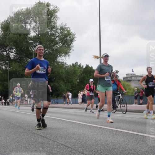 29.06.2025 - hella hamburg halbmarathon Luisa Fischer http://msf.ph/oto/8497784 29.06.2025 10:57:09 Kennedybrücke 9531, 8902, 4626, 5857, 18365, 1789, 1900, 1984, 2146, 2701, 4626, 5817, 5857, 6273, 8189, 9531 meine-sportfotos.de