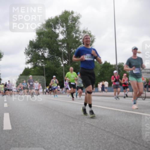 29.06.2025 - hella hamburg halbmarathon Luisa Fischer http://msf.ph/oto/8497791 29.06.2025 10:57:09 Kennedybrücke 3413, 1789, 1900, 1984, 2146, 2701, 4626, 5817, 5857, 6273, 8189, 9531 meine-sportfotos.de
