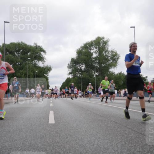 29.06.2025 - hella hamburg halbmarathon Luisa Fischer http://msf.ph/oto/8497794 29.06.2025 10:57:09 Kennedybrücke 6996, 8902, 6857, 1789, 1900, 1984, 2146, 2701, 4626, 5817, 5857, 6273, 8189, 9531 meine-sportfotos.de