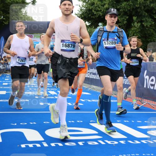 29.06.2025 - hella hamburg halbmarathon Strokosch-Dieckow http://msf.ph/oto/8497831 29.06.2025 10:54:20 Ziel 1267, 1442, 3103, 3177, 3426, 3861, 4635, 4868, 6082, 6084, 6511, 6512, 7129, 7274, 8223, 8772, 11009, 11430, 12321, 12362, 13033, 13289, 13803, 15946, 16327, 16527, 16574, 16750, 16879, 17087, 17698, 18268, 19067 meine-sportfotos.de