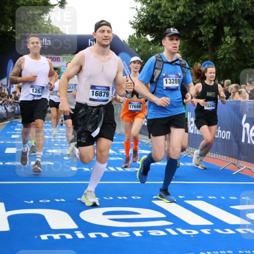 29.06.2025 - hella hamburg halbmarathon Strokosch-Dieckow http://msf.ph/oto/8497888 29.06.2025 10:54:20 Ziel 1267, 1442, 3103, 3177, 3426, 3861, 4635, 4868, 6082, 6084, 6511, 6512, 7129, 7274, 8223, 8772, 11009, 11430, 12321, 12362, 13033, 13289, 13803, 15946, 16327, 16527, 16574, 16750, 16879, 17087, 17698, 18268, 19067 meine-sportfotos.de