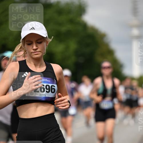 29.06.2025 - hella hamburg halbmarathon Dr. Thomas Lammeyer http://msf.ph/oto/8497921 29.06.2025 10:23:37 Kennedybrücke 1159, 1160, 1325, 1332, 1708, 1755, 2017, 2405, 2589, 2703, 2795, 2812, 2895, 2918, 2993, 2995, 3105, 3118, 3446, 4108, 4110, 4170, 4722, 5034, 5080, 5178, 5397, 5429, 5449, 6249, 6270, 6542, 6736, 7143, 7248, 7249, 7252, 7836, 8427, 8537, 8761, 8778, 9252, 9270, 9272, 9856, 10124, 10129, 10540, 10594, 10966 meine-sportfotos.de