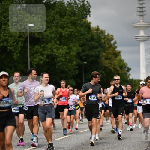 29.06.2025 - hella hamburg halbmarathon Dr. Thomas Lammeyer http://msf.ph/oto/8498063 29.06.2025 10:23:40 Kennedybrücke 1159, 1160, 1325, 1332, 1708, 1755, 2017, 2405, 2589, 2703, 2795, 2812, 2918, 2993, 2995, 3105, 3118, 3446, 4108, 4110, 4170, 4722, 5080, 5178, 5397, 5429, 5449, 6249, 6270, 6542, 6736, 6939, 7143, 7248, 7249, 7836, 8427, 8537, 8761, 8778, 9252, 9270, 9272, 9856, 10124, 10129, 10540, 10594, 10966, 11247 meine-sportfotos.de