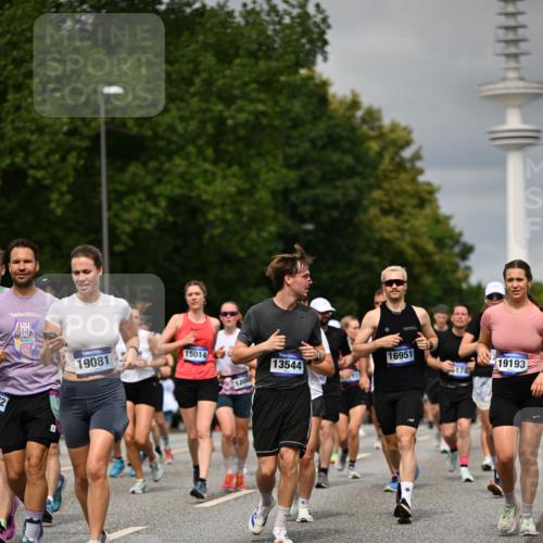 29.06.2025 - hella hamburg halbmarathon Dr. Thomas Lammeyer http://msf.ph/oto/8498082 29.06.2025 10:23:41 Kennedybrücke 1159, 1160, 1325, 1332, 1708, 1755, 2017, 2405, 2703, 2795, 2812, 2918, 2993, 2995, 3105, 3118, 3446, 3631, 4108, 4110, 4170, 4722, 4979, 5080, 5178, 5397, 5429, 5449, 6249, 6542, 6736, 6939, 7143, 7248, 7249, 7836, 8427, 8537, 8761, 8778, 9252, 9270, 9272, 9856, 10124, 10129, 10540, 10594, 10966, 11247 meine-sportfotos.de