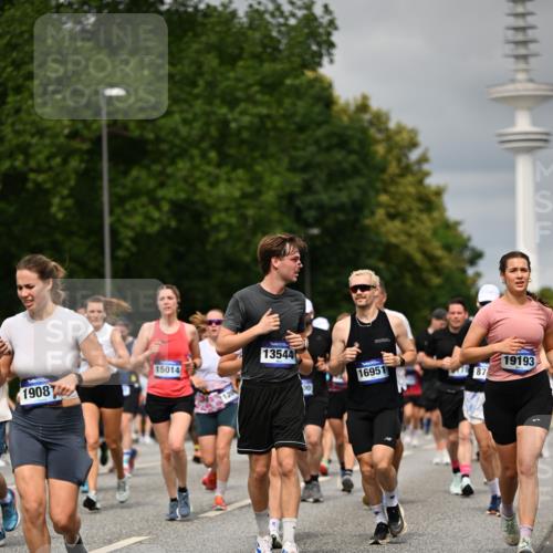 29.06.2025 - hella hamburg halbmarathon Dr. Thomas Lammeyer http://msf.ph/oto/8498143 29.06.2025 10:23:42 Kennedybrücke 1159, 1160, 1325, 1332, 1708, 1755, 2017, 2405, 2703, 2795, 2812, 2918, 2993, 2995, 3446, 3631, 4108, 4110, 4170, 4722, 4979, 5080, 5178, 5397, 5429, 5449, 6249, 6542, 6736, 6939, 7143, 7248, 7249, 7836, 8427, 8537, 8761, 8778, 9252, 9270, 9272, 9856, 10124, 10129, 10540, 10594, 10966, 11247 meine-sportfotos.de