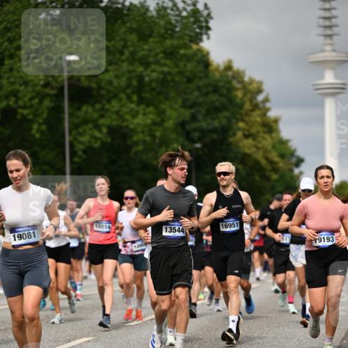 29.06.2025 - hella hamburg halbmarathon Dr. Thomas Lammeyer http://msf.ph/oto/8498149 29.06.2025 10:23:42 Kennedybrücke 1159, 1160, 1325, 1332, 1708, 1755, 2017, 2405, 2703, 2795, 2812, 2918, 2993, 2995, 3446, 3631, 4108, 4110, 4170, 4722, 4979, 5080, 5178, 5397, 5429, 5449, 6249, 6542, 6736, 6939, 7143, 7248, 7249, 7836, 8427, 8537, 8761, 8778, 9252, 9270, 9272, 9856, 10124, 10129, 10540, 10594, 10966, 11247 meine-sportfotos.de