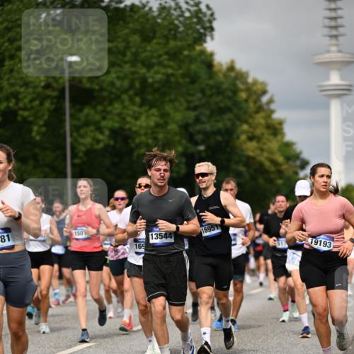 29.06.2025 - hella hamburg halbmarathon Dr. Thomas Lammeyer http://msf.ph/oto/8498166 29.06.2025 10:23:42 Kennedybrücke 1159, 1160, 1325, 1332, 1708, 1755, 2017, 2405, 2703, 2795, 2812, 2918, 2993, 2995, 3446, 3631, 4108, 4110, 4170, 4722, 4979, 5080, 5178, 5397, 5429, 5449, 6249, 6542, 6736, 6939, 7143, 7248, 7249, 7836, 8427, 8537, 8761, 8778, 9252, 9270, 9272, 9856, 10124, 10129, 10540, 10594, 10966, 11247 meine-sportfotos.de