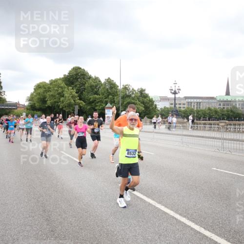 29.06.2025 - hella hamburg halbmarathon Jannik Wohlers http://msf.ph/oto/8498185 29.06.2025 10:55:33 Lombardsbrücke 1909, 2793, 3268, 4265, 4470, 4473, 4836, 4896, 5306, 5994, 6055, 6056, 6113, 6257, 6494, 6594, 7516, 7616, 7969, 8110, 8532, 8533, 9548, 9838, 9861, 9865, 10436, 10438, 10449, 10640, 11903, 11962, 11963, 12267, 13055, 13504, 13627, 14124, 14142, 14221, 14280, 14281, 14492, 15199, 15272, 15763, 15764, 16413, 16651, 16960, 17038, 17039, 17168, 18195, 18329 meine-sportfotos.de