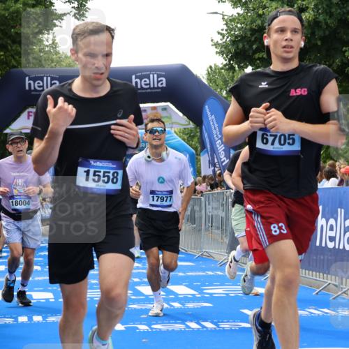 29.06.2025 - hella hamburg halbmarathon Strokosch-Dieckow http://msf.ph/oto/8498217 29.06.2025 10:44:02 Ziel 1391, 1558, 2816, 3021, 4981, 5231, 6705, 8063, 8900, 9081, 9633, 10193, 10596, 10930, 11346, 12438, 13123, 15383, 16506, 16648, 16697, 17516, 17748, 17977, 18004 meine-sportfotos.de