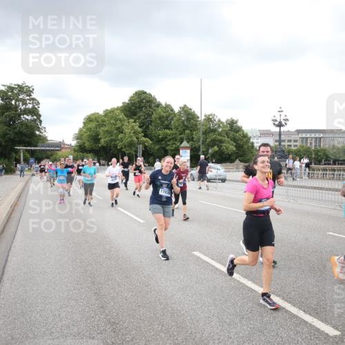 29.06.2025 - hella hamburg halbmarathon Jannik Wohlers http://msf.ph/oto/8498232 29.06.2025 10:55:35 Lombardsbrücke 1909, 2793, 3268, 4265, 4354, 4470, 4473, 4836, 4896, 5306, 5994, 6055, 6056, 6113, 6494, 6594, 7516, 7616, 7969, 8005, 8110, 8305, 8532, 8533, 9838, 9861, 9865, 10449, 10640, 11903, 11962, 11963, 12267, 13055, 13627, 14124, 14142, 14221, 14280, 14281, 14492, 15173, 15199, 15272, 15763, 15764, 16413, 16960, 17038, 17039, 17168, 18195, 18329 meine-sportfotos.de