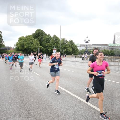 29.06.2025 - hella hamburg halbmarathon Jannik Wohlers http://msf.ph/oto/8498257 29.06.2025 10:55:35 Lombardsbrücke 1909, 2793, 3268, 4265, 4354, 4470, 4473, 4836, 4896, 5306, 5994, 6055, 6056, 6113, 6494, 6594, 7516, 7616, 7969, 8005, 8110, 8305, 8532, 8533, 9838, 9861, 9865, 10449, 10640, 11903, 11962, 11963, 12267, 13055, 13627, 14124, 14142, 14221, 14280, 14281, 14492, 15173, 15199, 15272, 15763, 15764, 16413, 16960, 17038, 17039, 17168, 18195, 18329 meine-sportfotos.de