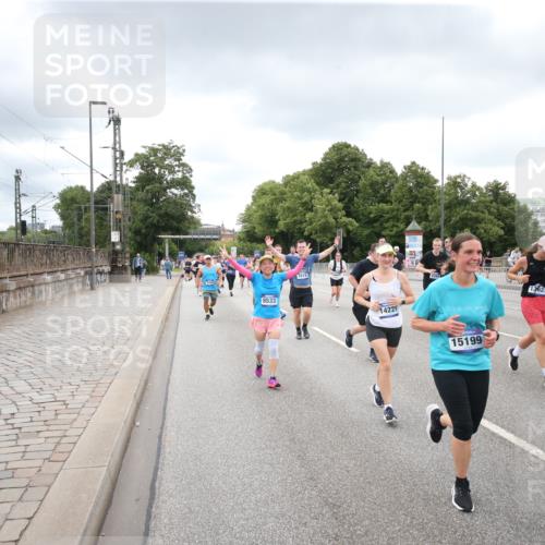 29.06.2025 - hella hamburg halbmarathon Jannik Wohlers http://msf.ph/oto/8498301 29.06.2025 10:55:38 Lombardsbrücke 1738, 1909, 2095, 2793, 3268, 4265, 4354, 4473, 4836, 5306, 5580, 5994, 6055, 6056, 6113, 6494, 6594, 6968, 7516, 7616, 8005, 8110, 8305, 8533, 9435, 9838, 10449, 10640, 10987, 11862, 12267, 13055, 13405, 13627, 14124, 14142, 14221, 14280, 14281, 14492, 15173, 15199, 15272, 15763, 15764, 16413, 16960, 17038, 17039, 18195, 18329, 18349, 19228 meine-sportfotos.de