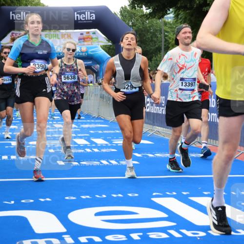 29.06.2025 - hella hamburg halbmarathon Strokosch-Dieckow http://msf.ph/oto/8498315 29.06.2025 10:54:08 Ziel 1410, 3103, 3177, 3208, 3209, 3861, 3898, 5638, 6082, 6084, 6294, 6443, 6581, 7274, 8390, 9032, 9791, 11499, 12213, 12379, 13033, 13397, 13794, 15169, 15524, 16527, 16780, 16871, 17348 meine-sportfotos.de