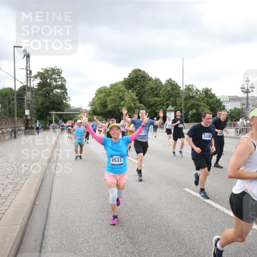 29.06.2025 - hella hamburg halbmarathon Jannik Wohlers http://msf.ph/oto/8498321 29.06.2025 10:55:39 Lombardsbrücke 1738, 1909, 2095, 2793, 3268, 4265, 4354, 4473, 4836, 5306, 5580, 5994, 6055, 6056, 6113, 6494, 6594, 6968, 7516, 7616, 8005, 8305, 8533, 9435, 9606, 9838, 10449, 10640, 10987, 11862, 11863, 12267, 12551, 13055, 13395, 13405, 13627, 14124, 14142, 14221, 14280, 14281, 14492, 15173, 15199, 15272, 15696, 15699, 15763, 15764, 16413, 16960, 17038, 17039, 18195, 18329, 18349, 19228 meine-sportfotos.de
