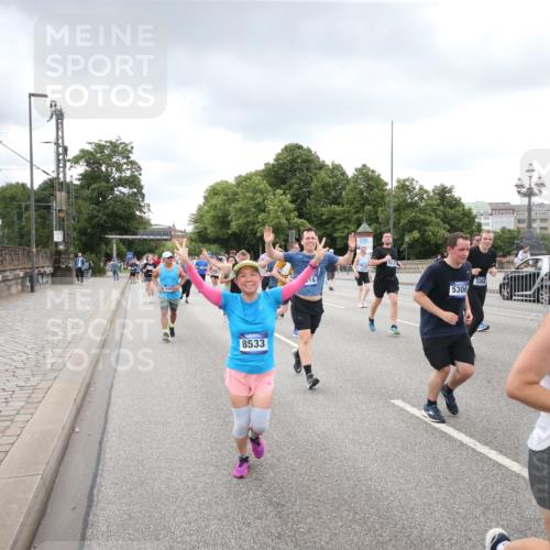 29.06.2025 - hella hamburg halbmarathon Jannik Wohlers http://msf.ph/oto/8498326 29.06.2025 10:55:39 Lombardsbrücke 1738, 1909, 2095, 2793, 3268, 4265, 4354, 4473, 4836, 5306, 5580, 5994, 6055, 6056, 6113, 6494, 6594, 6968, 7516, 7616, 8005, 8305, 8533, 9435, 9606, 9838, 10449, 10640, 10987, 11862, 11863, 12267, 12551, 13055, 13395, 13405, 13627, 14124, 14142, 14221, 14280, 14281, 14492, 15173, 15199, 15272, 15696, 15699, 15763, 15764, 16413, 16960, 17038, 17039, 18195, 18329, 18349, 19228 meine-sportfotos.de