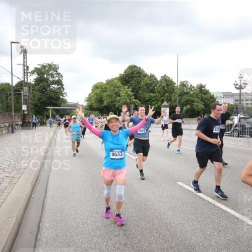 29.06.2025 - hella hamburg halbmarathon Jannik Wohlers http://msf.ph/oto/8498336 29.06.2025 10:55:39 Lombardsbrücke 1738, 1909, 2095, 2793, 3268, 4265, 4354, 4473, 4836, 5306, 5580, 5994, 6055, 6056, 6113, 6494, 6594, 6968, 7516, 7616, 8005, 8305, 8533, 9435, 9606, 9838, 10449, 10640, 10987, 11862, 11863, 12267, 12551, 13055, 13395, 13405, 13627, 14124, 14142, 14221, 14280, 14281, 14492, 15173, 15199, 15272, 15696, 15699, 15763, 15764, 16413, 16960, 17038, 17039, 18195, 18329, 18349, 19228 meine-sportfotos.de
