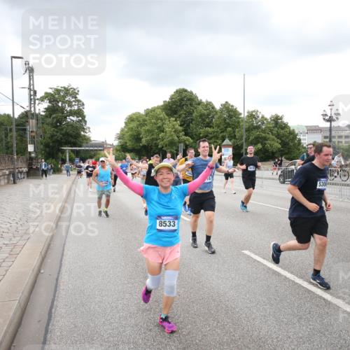 29.06.2025 - hella hamburg halbmarathon Jannik Wohlers http://msf.ph/oto/8498350 29.06.2025 10:55:40 Lombardsbrücke 1738, 1909, 2095, 2793, 3268, 4265, 4354, 4473, 4836, 5306, 5580, 5994, 6055, 6056, 6113, 6494, 6594, 6968, 7025, 7028, 7516, 7616, 8005, 8305, 8533, 9435, 9606, 9838, 10449, 10640, 10987, 11862, 11863, 12267, 12551, 13055, 13395, 13405, 13627, 14124, 14142, 14221, 14280, 14281, 14492, 15103, 15173, 15199, 15272, 15696, 15699, 15763, 15764, 16413, 16960, 17038, 17039, 18195, 18329, 18349, 19228 meine-sportfotos.de