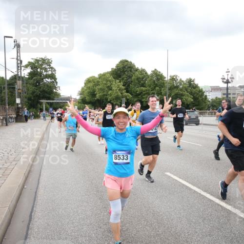 29.06.2025 - hella hamburg halbmarathon Jannik Wohlers http://msf.ph/oto/8498375 29.06.2025 10:55:40 Lombardsbrücke 1738, 1909, 2095, 2793, 3268, 4265, 4354, 4473, 4836, 5306, 5580, 5994, 6055, 6056, 6113, 6494, 6594, 6968, 7025, 7028, 7516, 7616, 8005, 8305, 8533, 9435, 9606, 9838, 10449, 10640, 10987, 11862, 11863, 12267, 12551, 13055, 13395, 13405, 13627, 14124, 14142, 14221, 14280, 14281, 14492, 15103, 15173, 15199, 15272, 15696, 15699, 15763, 15764, 16413, 16960, 17038, 17039, 18195, 18329, 18349, 19228 meine-sportfotos.de