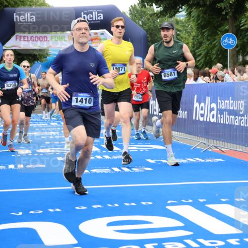 29.06.2025 - hella hamburg halbmarathon Strokosch-Dieckow http://msf.ph/oto/8498447 29.06.2025 10:54:07 Ziel 1151, 1410, 3177, 3208, 3209, 3898, 5638, 6082, 6084, 6294, 6356, 6443, 6581, 8390, 9032, 9791, 11499, 12213, 12379, 13033, 13397, 13794, 15169, 15524, 16780, 16871, 17348, 18308 meine-sportfotos.de
