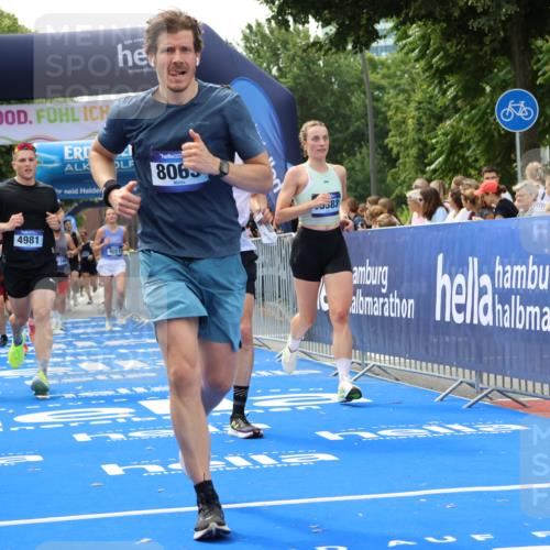 29.06.2025 - hella hamburg halbmarathon Strokosch-Dieckow http://msf.ph/oto/8498452 29.06.2025 10:43:57 Ziel 1558, 2816, 3697, 3907, 4981, 5624, 6705, 8063, 8145, 8900, 9043, 9081, 10493, 10596, 11346, 11809, 12438, 12966, 13123, 14861, 15383, 16549, 16697, 17376, 17403, 17516, 17977, 18004, 18678 meine-sportfotos.de