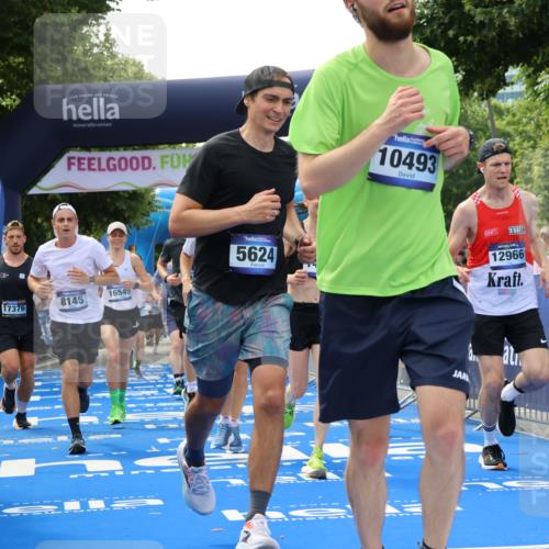 29.06.2025 - hella hamburg halbmarathon Strokosch-Dieckow http://msf.ph/oto/8498466 29.06.2025 10:43:52 Ziel 3437, 3697, 3907, 4981, 5624, 5692, 7185, 8063, 8145, 8900, 9043, 9374, 10493, 10596, 11153, 11778, 11809, 11848, 12438, 12966, 13897, 14861, 15383, 15512, 16062, 16549, 17376, 17403, 18650, 18678 meine-sportfotos.de