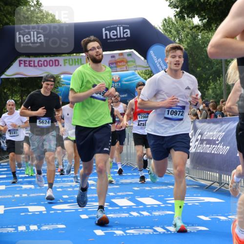 29.06.2025 - hella hamburg halbmarathon Strokosch-Dieckow http://msf.ph/oto/8498472 29.06.2025 10:43:51 Ziel 1976, 3437, 3697, 3907, 4981, 5624, 5692, 7185, 8063, 8145, 8900, 9043, 9159, 9374, 10493, 10596, 11153, 11778, 11809, 11848, 12438, 12966, 13897, 14861, 15383, 15512, 16062, 16105, 16549, 17376, 17403, 18650, 18678 meine-sportfotos.de