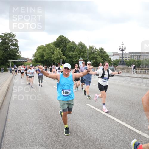 29.06.2025 - hella hamburg halbmarathon Jannik Wohlers http://msf.ph/oto/8498490 29.06.2025 10:55:42 Lombardsbrücke 1738, 1909, 2095, 2793, 3257, 3268, 4265, 4354, 4473, 4836, 5306, 5580, 5994, 6494, 6968, 7025, 7028, 7516, 7616, 8005, 8305, 8533, 9435, 9606, 9838, 10640, 10740, 10784, 10987, 11298, 11862, 11863, 12267, 12295, 12296, 12551, 13055, 13395, 13405, 13627, 14124, 14142, 14221, 14280, 14281, 14492, 15103, 15173, 15199, 15272, 15696, 15699, 15763, 16413, 16655, 16960, 17038, 17039, 17398, 18195, 18329, 18349, 19228 meine-sportfotos.de