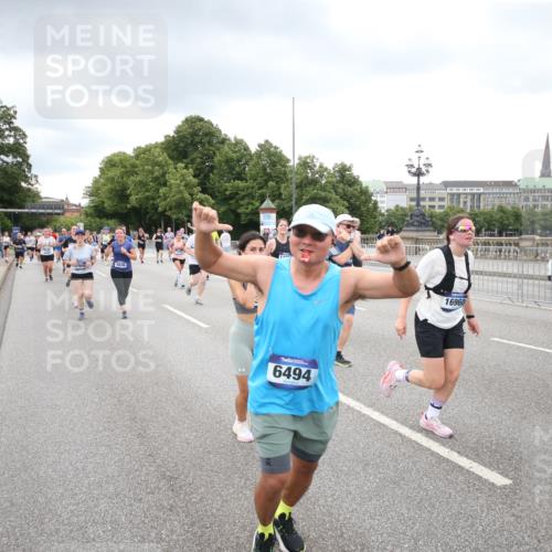 29.06.2025 - hella hamburg halbmarathon Jannik Wohlers http://msf.ph/oto/8498495 29.06.2025 10:55:43 Lombardsbrücke 1738, 1909, 2095, 2793, 3257, 3268, 4083, 4354, 4473, 4836, 5306, 5580, 5994, 6494, 6968, 7025, 7028, 7516, 7616, 8005, 8305, 9435, 9606, 9838, 10640, 10740, 10784, 10987, 11298, 11862, 11863, 12267, 12295, 12296, 12551, 13055, 13395, 13405, 13627, 14142, 14221, 14280, 14281, 15103, 15173, 15199, 15272, 15696, 15699, 16413, 16655, 16960, 17038, 17039, 17398, 18329, 18349, 19228 meine-sportfotos.de