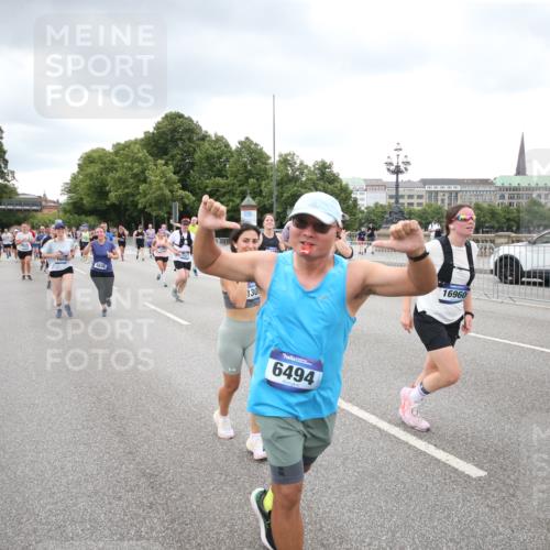 29.06.2025 - hella hamburg halbmarathon Jannik Wohlers http://msf.ph/oto/8498496 29.06.2025 10:55:43 Lombardsbrücke 1738, 1909, 2095, 2793, 3257, 3268, 4083, 4354, 4473, 4836, 5306, 5580, 5994, 6494, 6968, 7025, 7028, 7516, 7616, 8005, 8305, 9435, 9606, 9838, 10640, 10740, 10784, 10987, 11298, 11862, 11863, 12267, 12295, 12296, 12551, 13055, 13395, 13405, 13627, 14142, 14221, 14280, 14281, 15103, 15173, 15199, 15272, 15696, 15699, 16413, 16655, 16960, 17038, 17039, 17398, 18329, 18349, 19228 meine-sportfotos.de